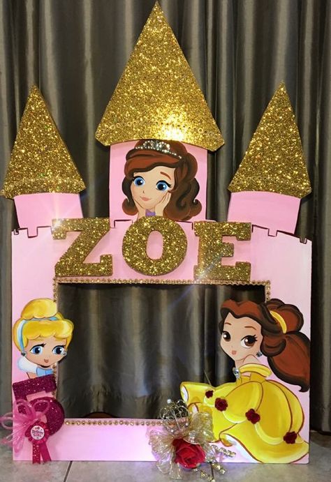 Princess photo prop Disney Princess Photo Booth Props Free Printable, Princess Photo Booth, Disney Princess Tea Party, Baby Princess Party, Princess Photo Props, Beauty And Beast Birthday, Princess Birthday Decorations, Sofia The First Birthday Party, Disney Princess Birthday Party