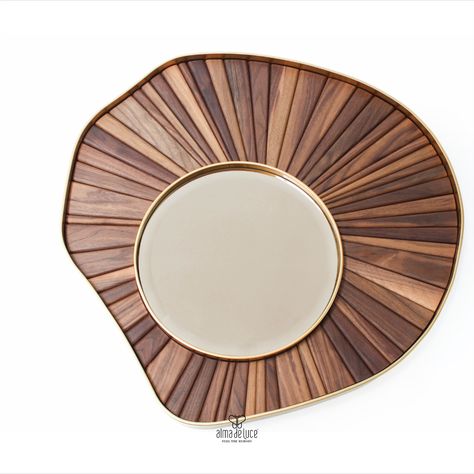 Darvaza mirror with organic shape with walnut wood and brass metal effect Ideas For Wall Decor, Monday Design, Dressing Design, Showroom Interior Design, Mirror Ideas, Interiors Inspiration, Piece By Piece, Contemporary Mirror, Wood Detail