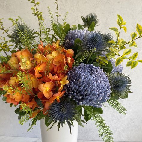 Chinoiserie vase with flowers