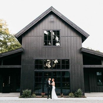 The 24 Best Barn Venues for your Wedding | Green Wedding Shoes Tulsa Wedding Venues, Country Wedding Pictures, Outdoor Country Wedding, Barn Wedding Inspiration, Intimate Wedding Venues, Best Barns, Summer Garden Wedding, Country Style Wedding, Black Barn