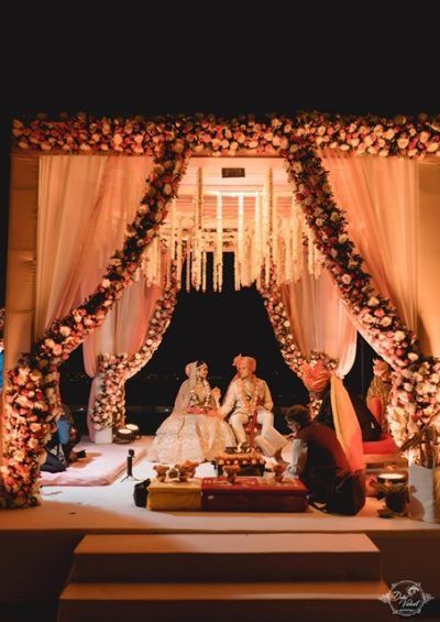 An Elegant Udaipur Wedding With Pastel Theme & A Poolside Mandap Phere Mandap Decoration Outdoor, Wedding Phere Photography, Themed Reception Ideas, Wedding Phera Mandap, Wedding Mandap Decor Indian Outdoor, Hall Decoration For Wedding, Mandap Wedding Decor, Hindu Wedding Theme, Wedding Decorations Indian Stage Mandap