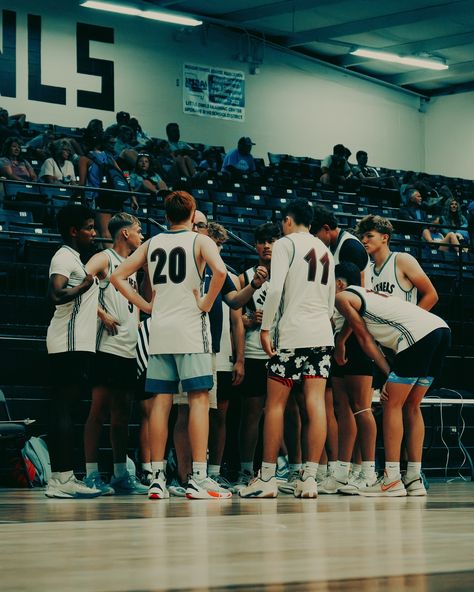 Summer 🏀 #basketball #highschoolbasketball #explore #sportsphotography #parismoua Basketball Boys Aesthetic, Highschool Basketball, Skater Wallpaper, Is It My Fault, Basketball Aesthetic, Basketball Boys, Summer Basketball, Basketball Season, Sports Photography