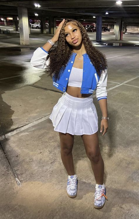 Dunk Low Outfit Skirt, Skirt With Sneakers Black Women, Skirt Baddie Outfits, Baddie Outfits Skirt, Outfits With Skirts Black Women, Tennis Skirt Outfit Summer, Twin Day Outfits, Cute Black Outfits, Outfit Ideas Sneakers