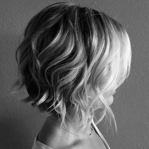 Wavy Layered Hair, Easy To Do Hairstyles, Wavy Hairstyles Medium, Cute Haircuts, Short Wavy Hair, Short Wavy, Long Wavy Hair, Long Curly Hair, Layered Hair