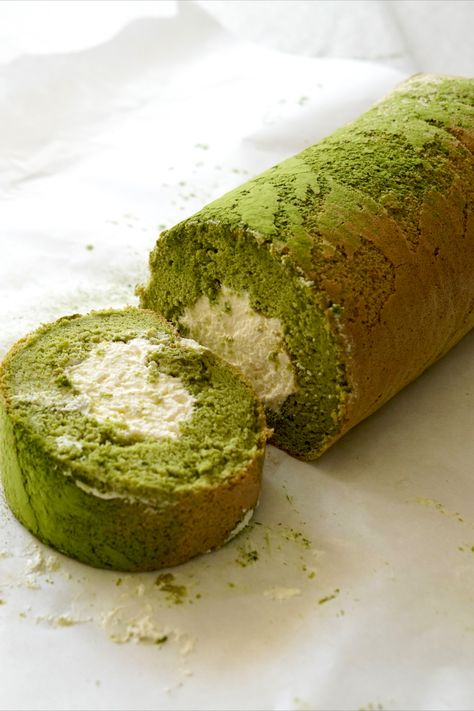 matcha gluten free swiss roll sponge cake fluffy Gluten Free Matcha Cake, Gluten Free Swiss Roll, Matcha Swiss Roll, Tea Time Treats, Fluffy Sponge Cake, Sponge Cake Filling, Matcha Lover, Matcha Recipes, Matcha Dessert