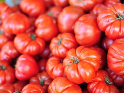 Planting Beefsteak Tomatoes: How To Grow Beefsteak Tomatoes Best Tasting Tomatoes, Plum Varieties, Purple Tomato, Beef Tomato, Summer Sandwiches, Types Of Tomatoes, Tomato Season, Beefsteak Tomato, Pink Fruit