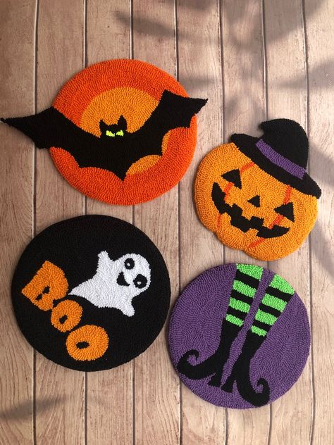 Spooky Punch Needle, Halloween Punch Needle Coaster, Halloween Wall Hanging, Halloween Punch, Fall Door Hanger, Witch Pumpkin, Punch Needle Patterns, Craft Punches, Punch Needle Embroidery