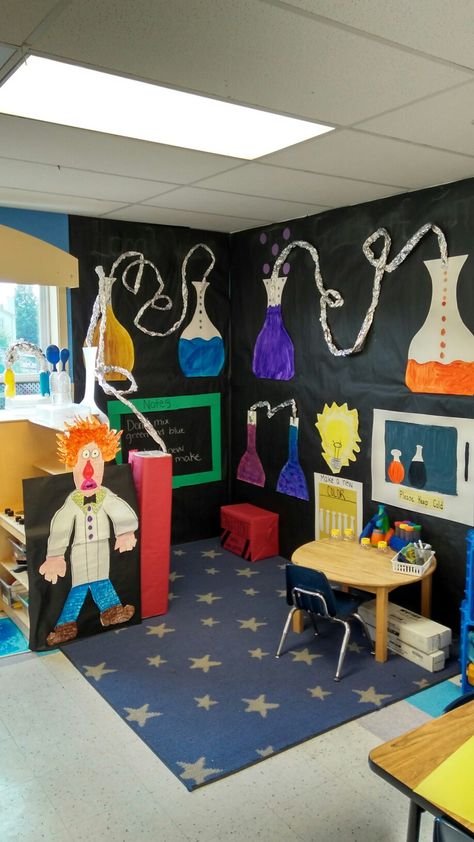 Science Area Preschool Classroom Center Ideas, Science Lab Classroom Set Up, Science Corner Classroom Ideas, Spectacular Science Preschool Theme, Science Day Decorations, Classroom Science Center, Science Center Ideas, Play Science Lab, Science Area Preschool