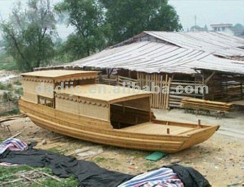 Sampan - this boat makes my imagination run wild! Trailer Sailer, Floating Boat Docks, Wood Boat Building, Wooden Speed Boats, Shanty Boat, Cardboard Boat, Sailboat Plans, Houseboat Living, Wood Boat Plans