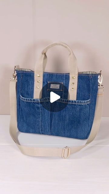 Handmade Bags Patterns, Jeans Bag Diy, Denim Bags From Jeans, Tas Denim, Denim Bag Patterns, Handmade Fabric Bags, Upcycled Bag, Denim Purse, Denim Bags