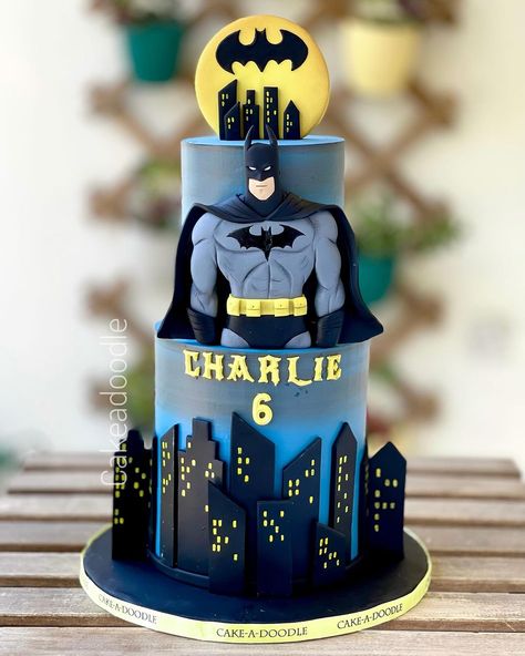 Super Hero Cakes For Boys, Batman Cakes For Boys, Batman Pasta, Batman Party Foods, Batman Cake Ideas, Cake Boy Birthday, Cake Birthday Boy, Cake Batman, Batman Party Decorations