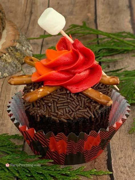 Campfire Graduation Party, Camping Cupcakes, Fire Truck Cupcakes, Dessert Ideas For Kids, Campfire Cupcakes, Campfire Birthday, Frosting For Chocolate Cupcakes, Easy Camping Food, Red Cupcakes