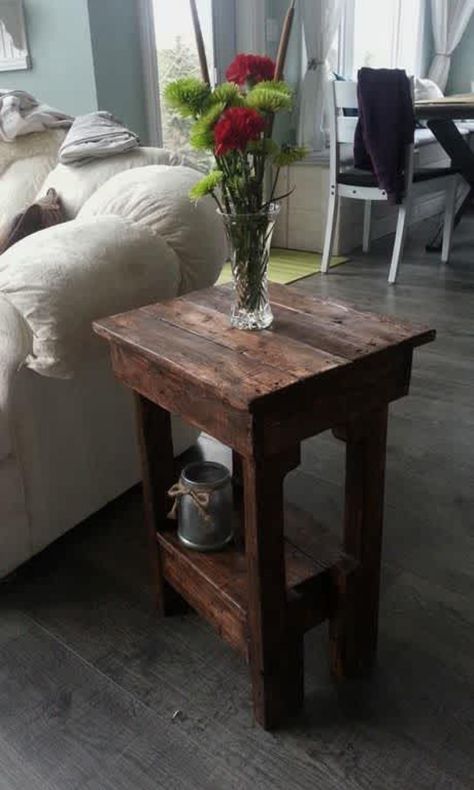 37 DIY End Table Ideas (Easy and Decorative) Pallet End Tables, Rustic End Tables, Small End Tables, Diy End Tables, Reclaimed Wood Furniture, Wood Pallet Projects, Diy Furniture Table, Diy Pallet Projects, Table Plans