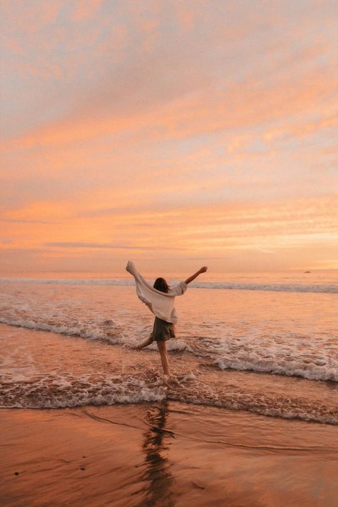 Beach For Vision Board, Dancing Like No One Is Watching, People Being Happy Aesthetic, Happy Me Aesthetic, Girl On Beaches, Carefree Girl Aesthetic, Confident Aesthetic Photography, Free Will Aesthetic, Colorful Life Aesthetic