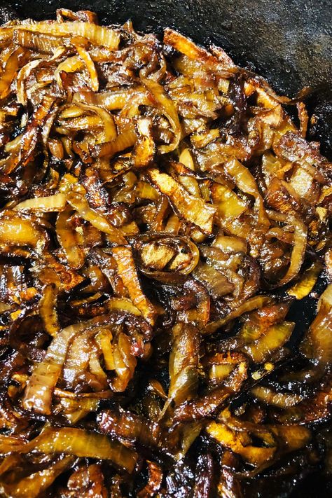 Traeger smoked onions turned sweet and caramelized, perfect on flatbreads or for dips! #smokedfood #traeger #yummy One Pan Smoker Meals, Smoked Onions In Smoker, Smoked Fruit, Smoked Onions, Smoked Sides, Smoked Vegetables, Fire Ideas, Traeger Smoker, Best Dip Recipes