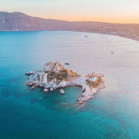 Visit Kos Island Greece on Instagram: "Kos’ most popular postcards feature «Agios Stefanos»! This beach sits right next to ancient ruins and is located in the village of «Kefalos» where the most desired beaches are found. ☀️ A charming Christian basilica on top of the small islet Kastri, located a mere few meters away from the shore, adds to the already stunning scenery. 👉🏻 To read more tap the link in Bio! #refreshyourstoryinkos #refreshyourheart #refreshkos #kefaloskos" Kos Wedding, Kos Island, Kos Greece, Greek Summer, Stunning Scenery, Ancient Ruins, The Village, Wedding Inspo, Link In Bio