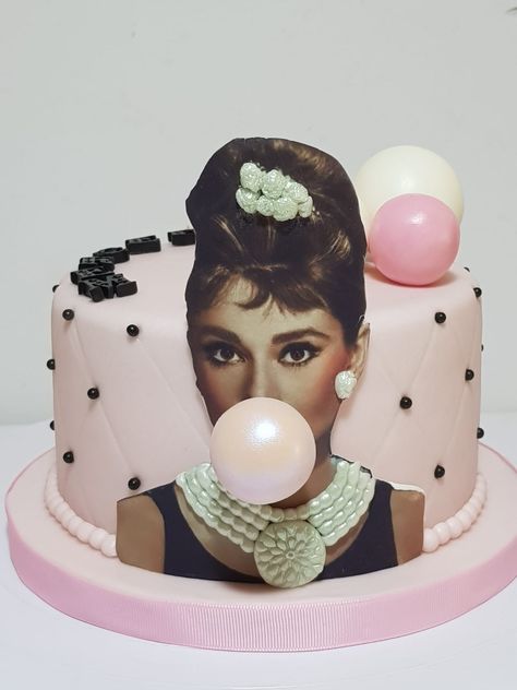 Audrey Hepburn Birthday Theme, Audrey Hepburn Party Theme, Audrey Hepburn Cake, Audrey Hepburn Birthday, Iconic Cakes, Audrey Hepburn Party, Hollywood Cake, Tiffany Cakes, Retro Cake