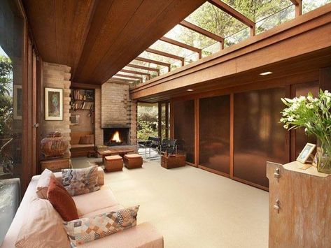 60s Mcm Home, 1960s Mid Century Modern House, Mid Century Atrium, Mexican Mid Century Modern, Mid Century Modern Sunroom, 60s Modern Home, Mid Centric Modern House, Min Century Modern, Mid Century Modern Mansion