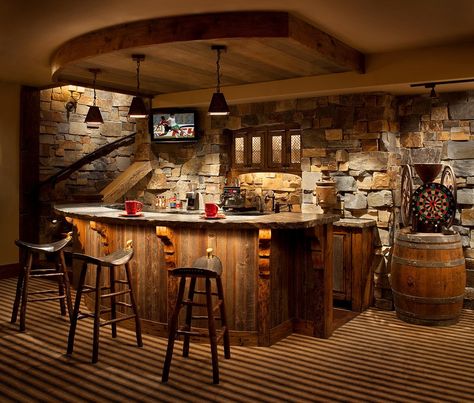 18 Marvelous Rustic Home Bar Ideas For Pure Enjoyment Garage Bar Ideas, Diy Chandeliers, Rustic Basement Bar, Barra Bar, Rustic Man Cave, Diy Loft, Western Bar, Rustic Basement, Home Bar Rooms