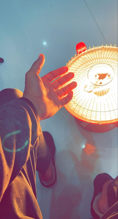 #heater #winter #winteroutfits #aesthetic #snapchat #cold Cold Room Aesthetic, Heater Snapchat Story, Heater Snap, Winter Snapchat Stories, Winter Boy Aesthetic, Hand Snapchat, Whatsapp Profile Wallpaper, Aesthetic Snapchat, Hand Veins