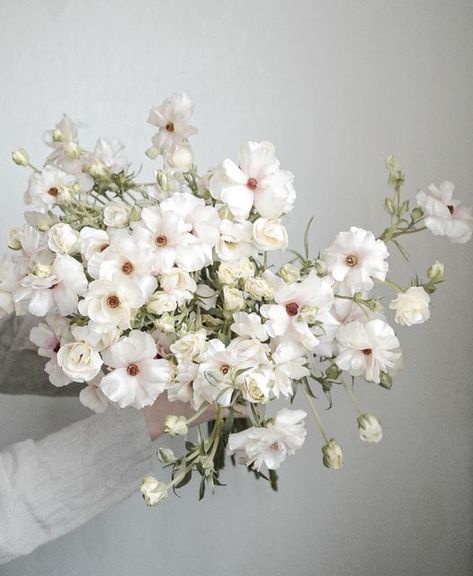 Butterfly Ranunculus, Ranunculus Bouquet, Spring Bulbs, Floral Photo, Chelsea Flower Show, Wedding Tablescapes, Michigan Wedding, April 19, Single Flower