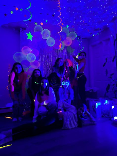 Flow In The Dark Party Ideas, Glow In The Dark Karaoke Party, Glow In The Dark Bachelorette Party, Glow In The Dark New Years Party, Party Ideas Glow In The Dark, Glow In The Dark Bday Party, Glow In The Dark Party Aesthetic, Glow In The Dark Disco Party, Glow Sleepover Party