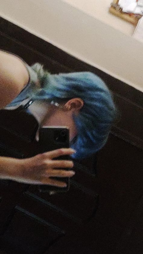 Short Blue Hair Aesthetic, Blue Hair Mullet, Blue Wolfcut, Blue Mullet, Blue Hair Boy, Electric Blue Hair, Blue Hair Aesthetic, Short Blue Hair, Midnight Blue Hair