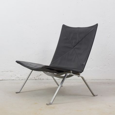 First edition PK22 by Poul Kjaerholm for E. Kold Christensen, Denmark 1956 | #91069 Poul Kjaerholm, House Renovation Projects, Car Chair, Barcelona Chair, Butterfly Chair, Home Alone, Mid Century Modern Furniture, Table Seating, Swivel Chair