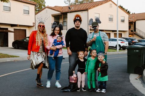 Sing 2 Family Halloween Costumes, Johnny From Sing Costume, Sing Halloween Costumes, Sing Movie Halloween Costumes, Sing Costumes, Sing 2 Costume Ideas, Sing Movie Costumes, Sing 2 Costumes, Rosita Sing 2 Costume