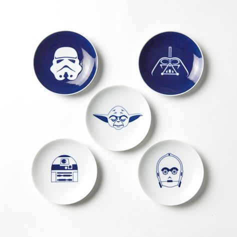 Star Wars Pottery Ideas, Star Wars Ceramics Ideas, Ceramic Star Wars, Star Wars Pottery Painting, Star Wars Ceramics, Star Wars Clay Ideas, Star Wars Clay, Star Wars Pottery, Star Wars Kitchen