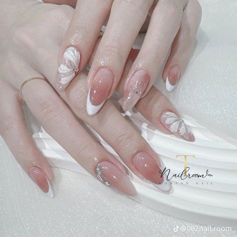 Nail Art Collection 65 French Tip Nails Sharp, Nail Tay Cute, Elegant Nail Designs 2024, Nails Tay, Dip Nail Powder, Elegant Touch Nails, Dip Nail, Fake Nails Designs, Art Deco Nails