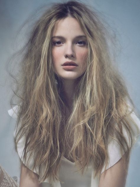 Morning Hair, Mia 3, Messy Hair, Hair Reference, Portrait Girl, Flower Beauty, Girls Makeup, Messy Hairstyles, Hair Looks