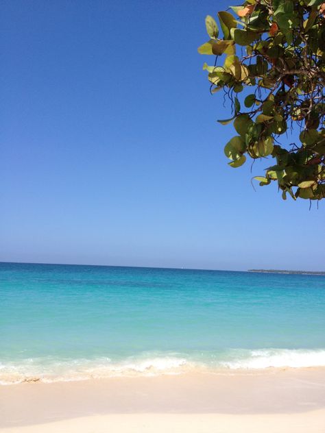 This Cartagena beach speaks for itself. How many shades do you see? Cartagena Beaches Colombia, Colombia Beaches, Colombia Country, Travel Colombia, Caribbean Ocean, Trip To Colombia, Visit Colombia, Colombia Travel, Lovely Places