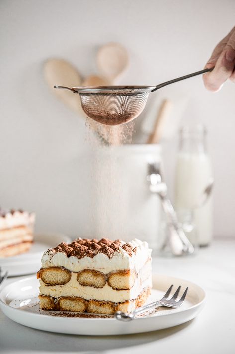 Tiramisu Pictures, Tiramisu Food Photography, Tiramisu Aesthetic Photography, Tiramisu Photography, White Chocolate Tiramisu, Tiramisu Aesthetic, Mascarpone Mousse, Chocolate Mascarpone, Food Photography Dessert