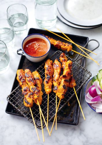 We love these delicious chicken satay skewers from Norman Musa's Amazing Malaysian – they're the perfect appetiser when served with peanut sauce, cucumber wedges, red onion slices and cubes of pressed rice. The marinade is wonderfully easy to make and gives the chicken a smoky caramelized flavour with a hint of lemongrass, cumin and turmeric. An ideal party dish and a fantastic weekend treat. Malaysian Satay Chicken Recipe, Sate Chicken Recipe, Sate Chicken, Chicken Street Food, Satay Ayam, Satay Chicken Skewers, Malaysian Street Food, Malay Recipes, Satay Skewers