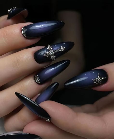 Almond Ideas Nails, Gothic Aura Nails, Black Blue Acrylic Nails, Dark Airbrush Nail, Black Blue Nails Ideas, Black Gothic Nail Designs, Blue Black Acrylic Nails, Black And Blue Jewelry, Nails Gothic Style