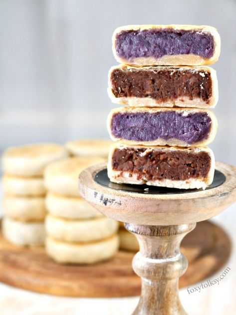 Ube Hopia | Community Post: 14 Glorious Purple Desserts That Are Almost Too Pretty To Eat Purple Desserts, Easy Filipino Recipes, Foxy Folksy, Filipino Food Dessert, Purple Yam, Filipino Desserts, Filipino Dishes, Mung Bean, Pinoy Food