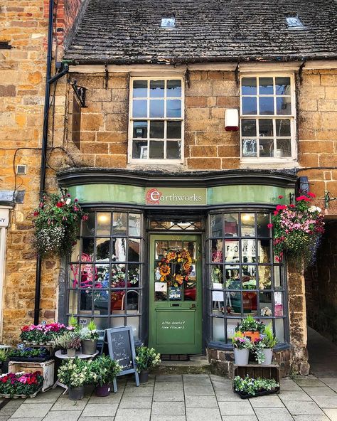 Janet Comer (@janet.comer) posted on Instagram: “Good morning! This gorgeous florist shop, we found in Uppingham, a pretty town we stopped for a wander around, on our way into Rutland &…” • Sep 22, 2020 at 8:49am UTC Flowers Message, Store Front Windows, Urban Shop, Florist Shop, Shop Fronts, Green Door, Shop Front, Pretty Green, Store Front