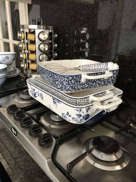 Blue White Dinnerware, Beautiful Kitchenware, Crockery Design, Best Dishwasher, Food Motivation, Blue Dishes, Keramik Design, Cute Kitchen, Music Entertainment