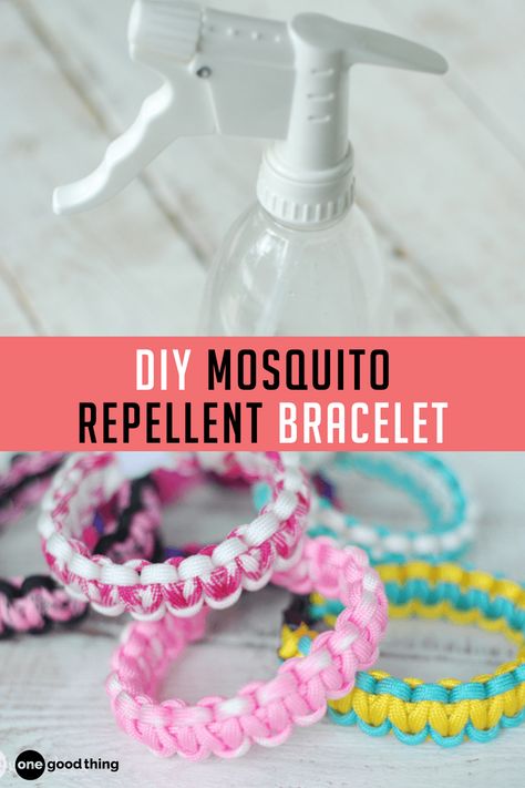 Fight mosquitos naturally with this clever mosquito-repelling bracelet you can make yourself. Repellent Diy, Mosquito Repellent Homemade, Diy Mosquito Repellent, Essential Oil Mixtures, Mosquito Repelling, Mosquito Repellent Bracelet, Paracord Bracelet Patterns, Herbal Remedies Recipes, Citronella Essential Oil