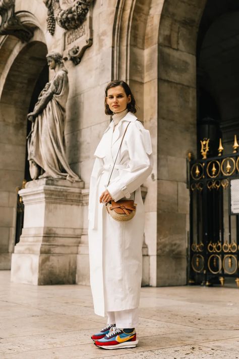 Ysl Sweatshirt, Bright Sneakers, Emily Didonato, Athleisure Trend, Elle Macpherson, Vintage Ysl, Model Street Style, Collage Vintage, Model Look