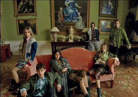 Christopher Bailey’s Best Burberry Moments in Vogue | Vogue Anne Leibovitz, Lady Amelia Windsor, Edie Campbell, Callum Turner, Fashion Calendar, Christopher Bailey, Annie Leibovitz, Family Photoshoot, Vogue Paris