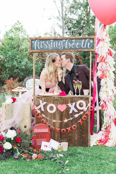 cute kissing booth Decor Photobooth, Non Traditional Wedding Ring, Valentine Mini Session, Valentine Photo Shoot, Romantic Wedding Inspiration, Photos Booth, Wedding Kiss, Wedding Photography Styles, Kissing Booth