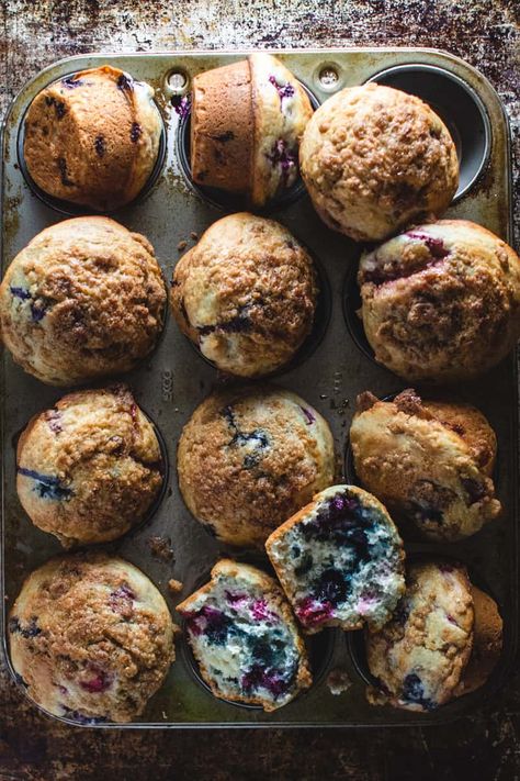 Moist, easy, delicious and versatile. What more could you ask for in a muffin recipe? This Mixed Berry Muffins With Streusel Topping recipe is a must have for your back pocket! #muffins #berries #berrymuffin #strewsel #easy My Pocket Kitchen, Triple Berry Muffins, Berry Muffin Recipe, Streusel Topping Recipe, Muffins With Streusel Topping, Mixed Berry Muffins, Fruit Muffins, Pocket Kitchen, Healthy Cupcakes