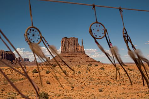 Western road trip adventures. Picture of dream catchers near the Navajo Nation in Utah’s Monument Valley Dream Catcher Pictures, Southwest Aesthetic, National Geographic Photographers, Dreams And Nightmares, Utah Photography, Western Aesthetic, American West, Road Trip Usa, See The World