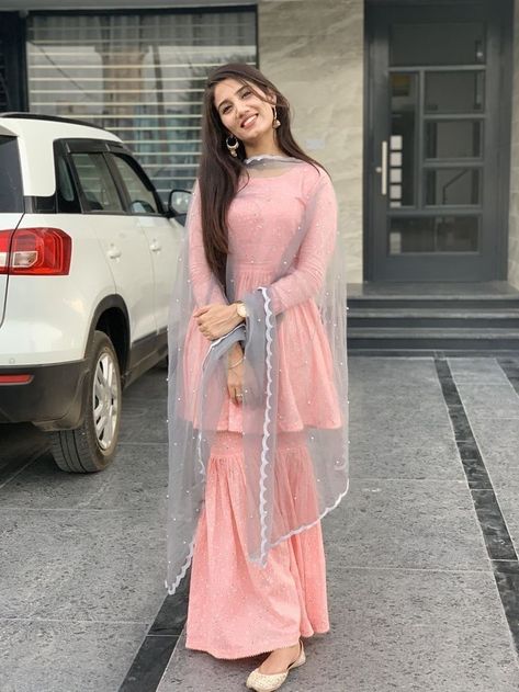 Grara Suit Punjabi, Punjabi Sharara Suits Party Wear, Peach Suit Indian, Peach Punjabi Suit, Poses In Sharara Suit, Peach Dress Outfit Wedding, Fancy Dresses Designs, Kaftan Dress Outfit, Peach Sharara Suit