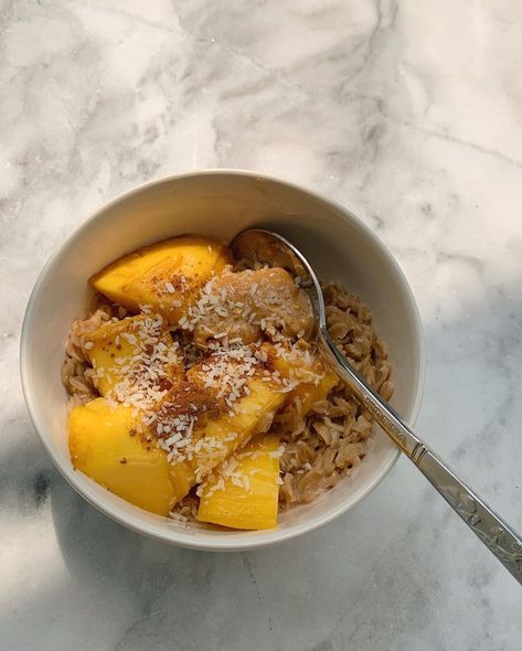 PICHE bkkfoodie on Instagram: “Just a tad bit obsessive with this oatmeal combo 🥭 if you still haven’t tried mango + coconut + pb + yogurt combo what are you doing!! I…” Mango Oatmeal, Oatmeal Bowl, Oatmeal Bowls, Mango Coconut, Yogurt, Oatmeal, Mood Board, Mango, Coconut