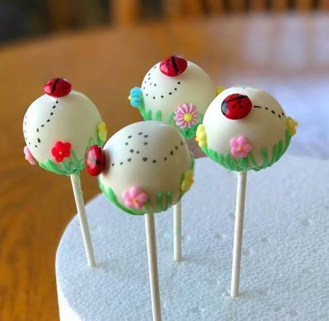 Cake Pops Butterfly, Spring Cake Pops Ideas, Cute Cake Pops Ideas, Frog Cake Pops, Bug Cake Pops, Spring Cake Pops, Ladybug Cake Pops, Ladybug Birthday Theme, Marshmallow Icing