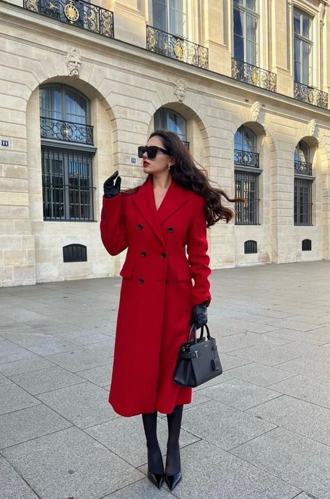 Red Coat Outfit, Trent Coat, Chic Formal Dress, Winter Layering Outfits, Autumn Fashion Inspiration, Red Overcoat, Chic Winter Coat, Elegant Christmas Party, Casual Maternity Outfits