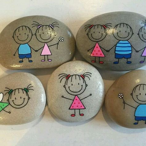 Painted Rocks Kids, Rock And Pebbles, Painted Rocks Craft, Painted Rocks Diy, Rock Painting Ideas Easy, Rock Painting Patterns, Rock Painting Designs, Stone Crafts, Rock Painting Art